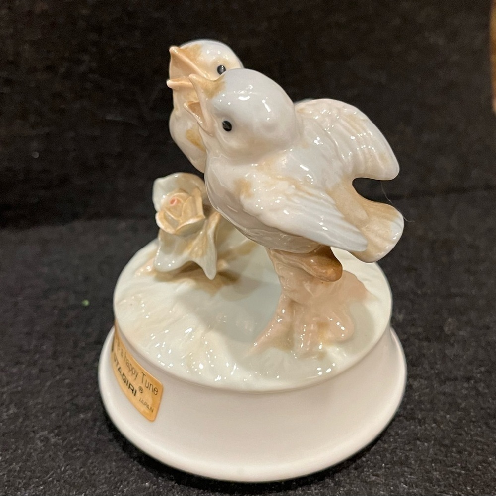 Otagiri Little Blue Birds Music Box ~ I Whistle a Happy Tune Made in Japan - Picture 8 of 16